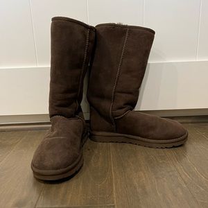 Tall Brown Ugg boots like new. Womens